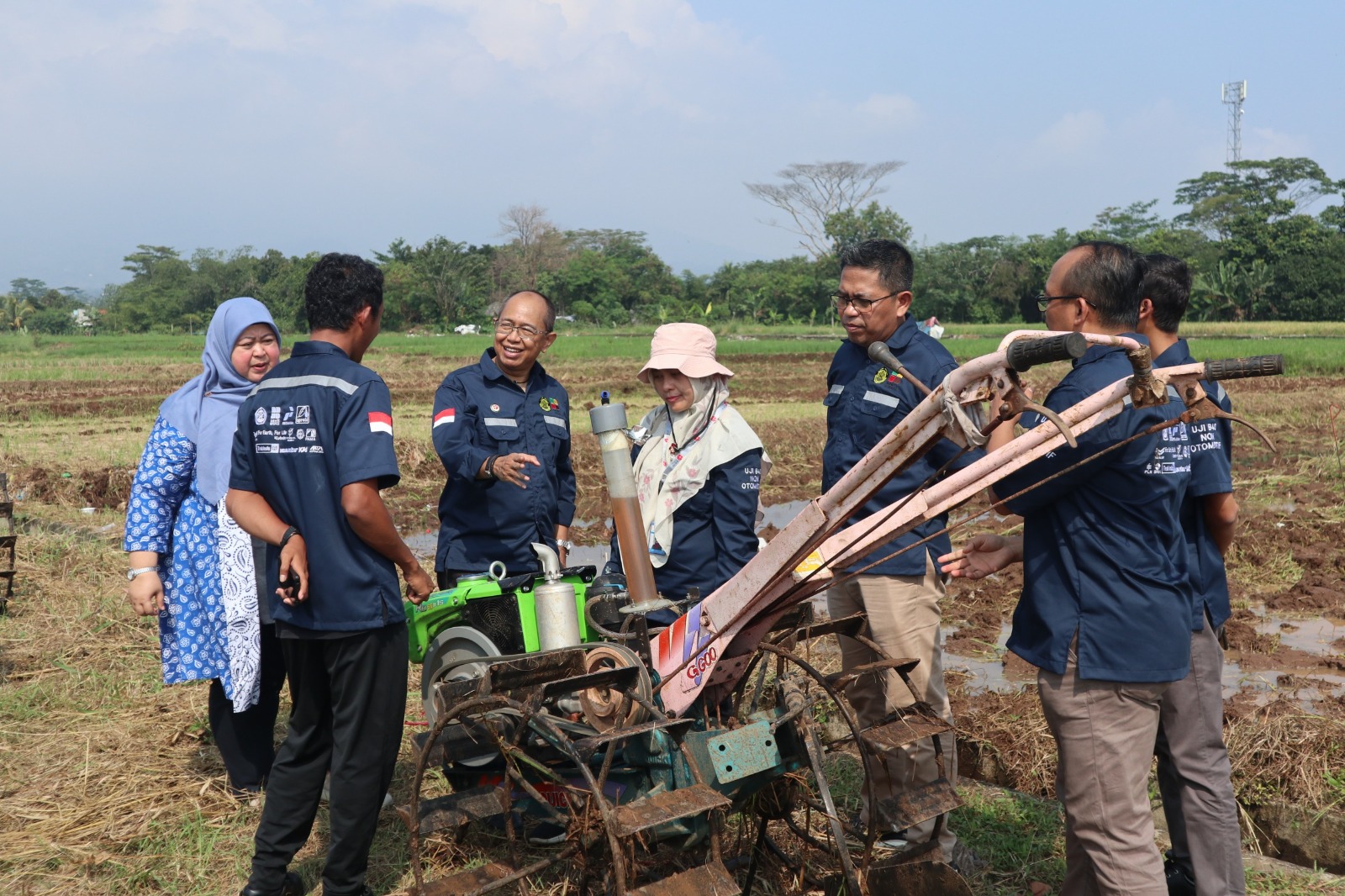 PELAKSANAAN UJI KINERJA LAPANG TRAKTOR RODA DUA MENGGUNAKAN BAHAN BAKAR B40